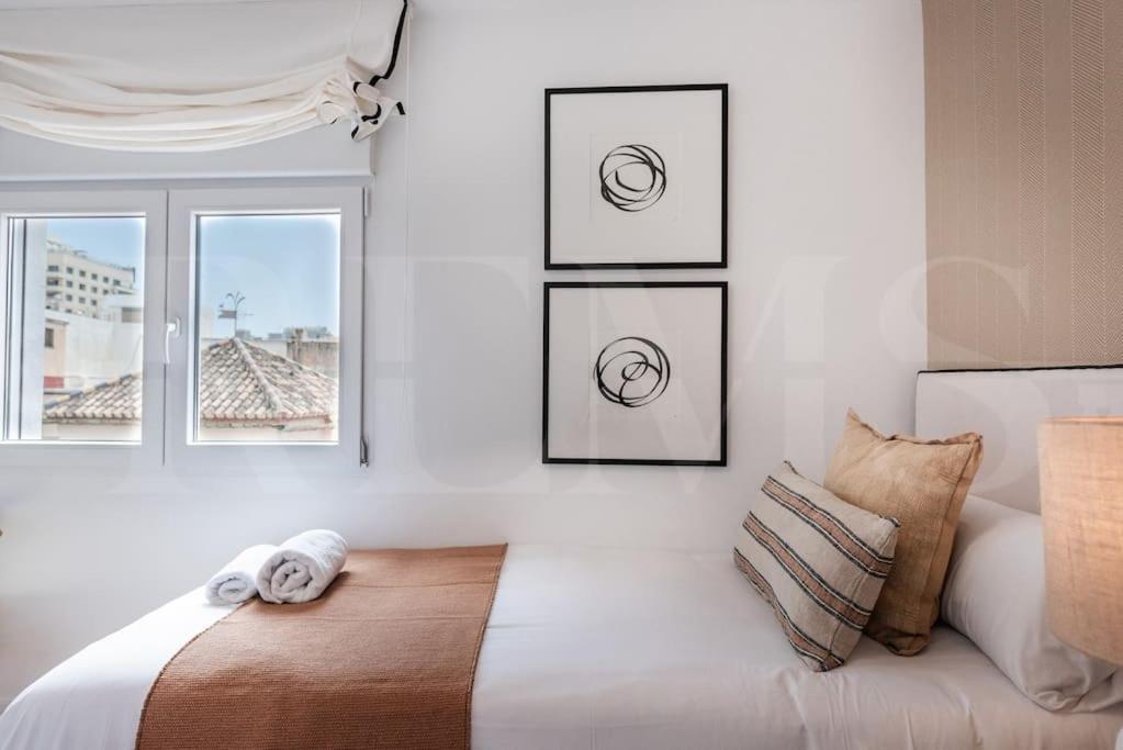 Apartment With Cathedral View & Terrace By Rems Малага Экстерьер фото